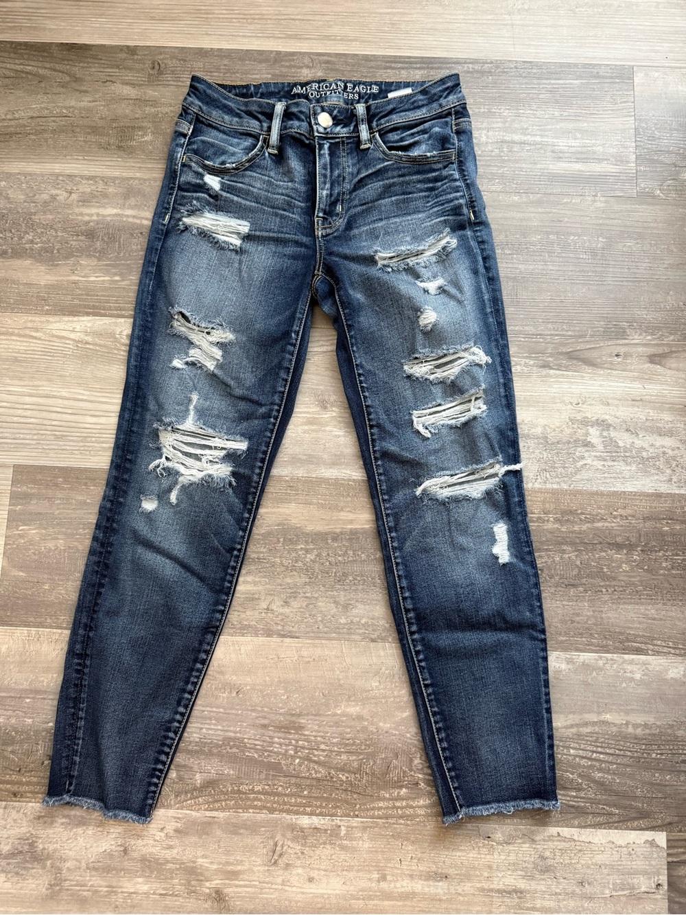 American Eagle Outfitters Women's Ripped Dark Blue cropped Skinny‎ Jeans